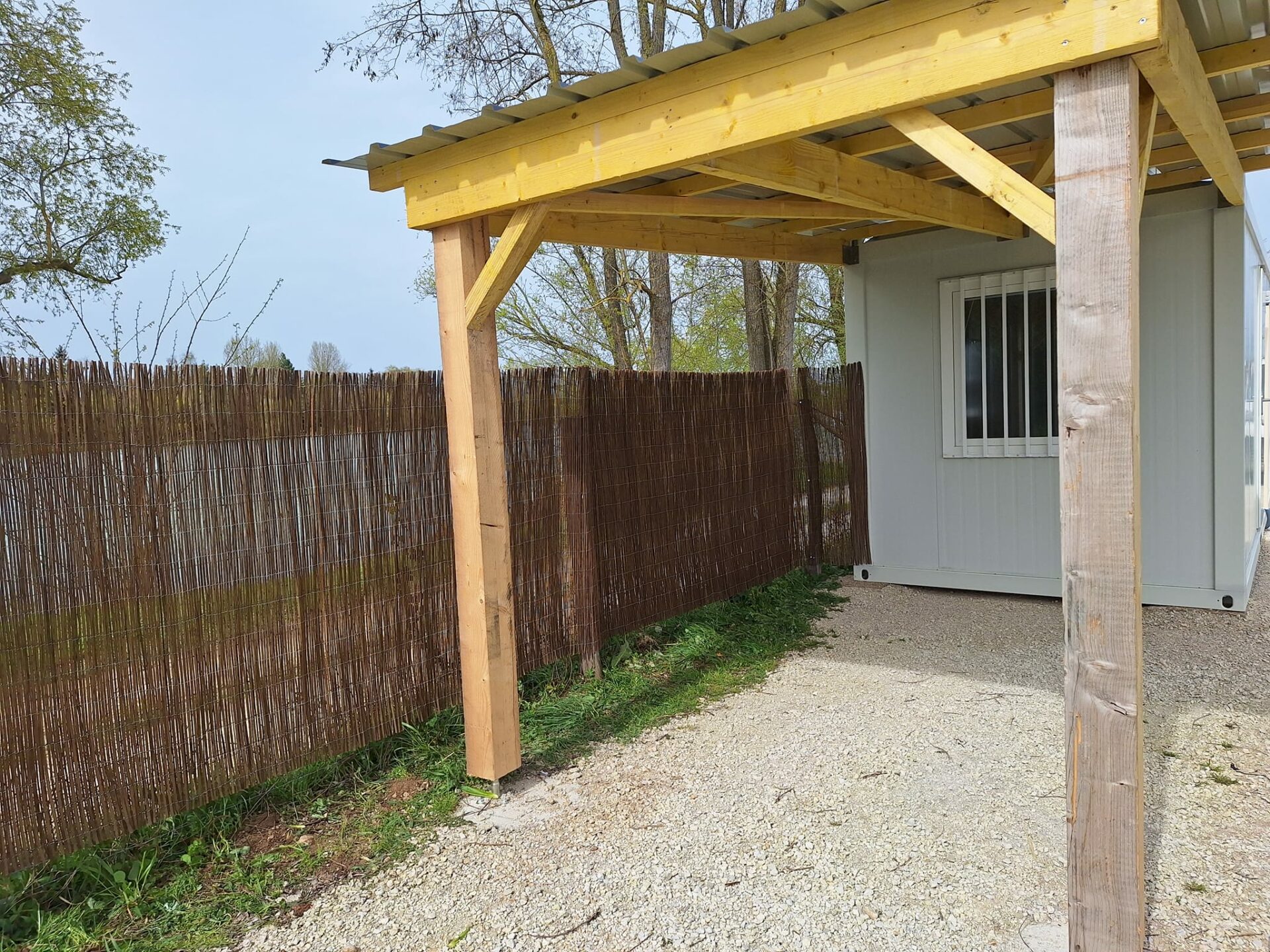 Les Érables, étang de pêche de 4ha dans l'Aube, équipé de bungalow avec abris et ponton