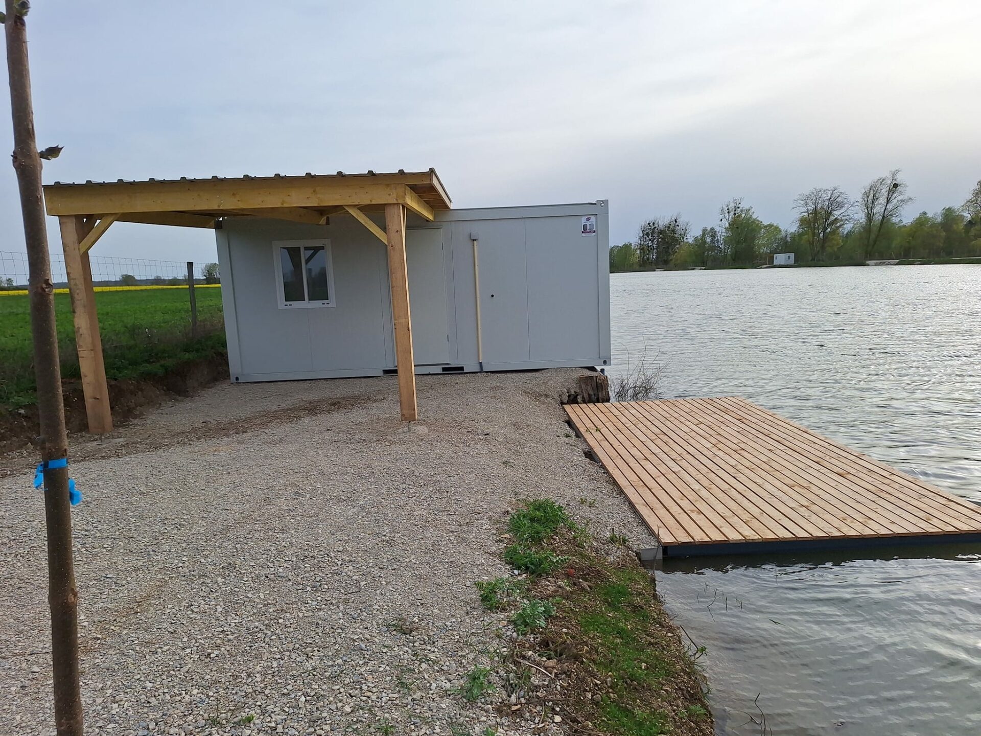 Les Érables, étang de pêche de 4ha dans l'Aube, équipé de bungalow avec abris et ponton